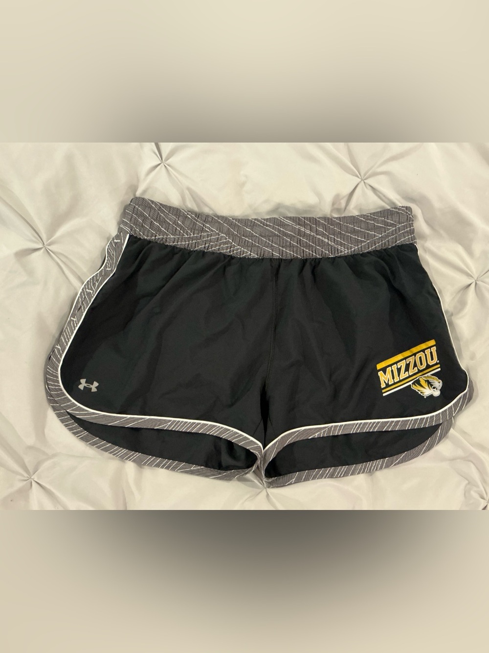EUC - Women's Under Armour - MIZZOU Athletic Shorts - Size XL